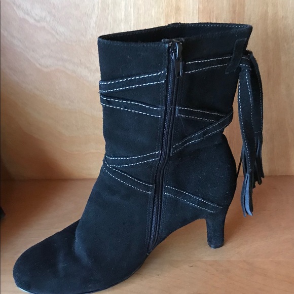Black Tassel Boots by Bisou Bisou size 7 1/2 - Picture 5 of 5